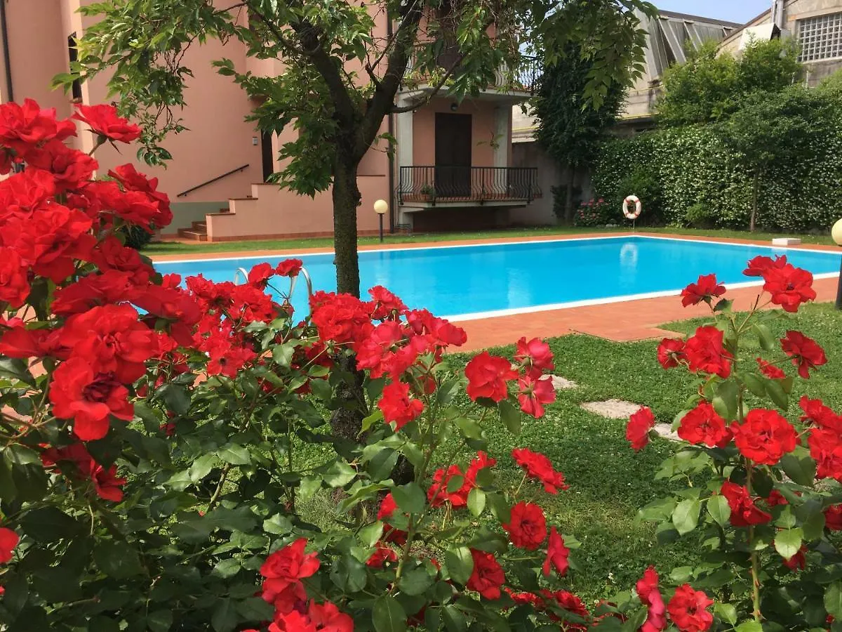 Indesenzano Apartment Desenzano del Garda Italia