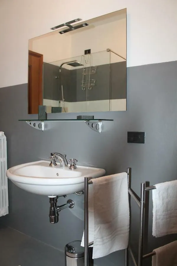 Indesenzano Apartment Desenzano del Garda Italia