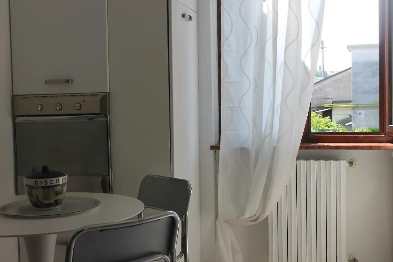 Indesenzano Apartment 代森扎诺-德尔加达