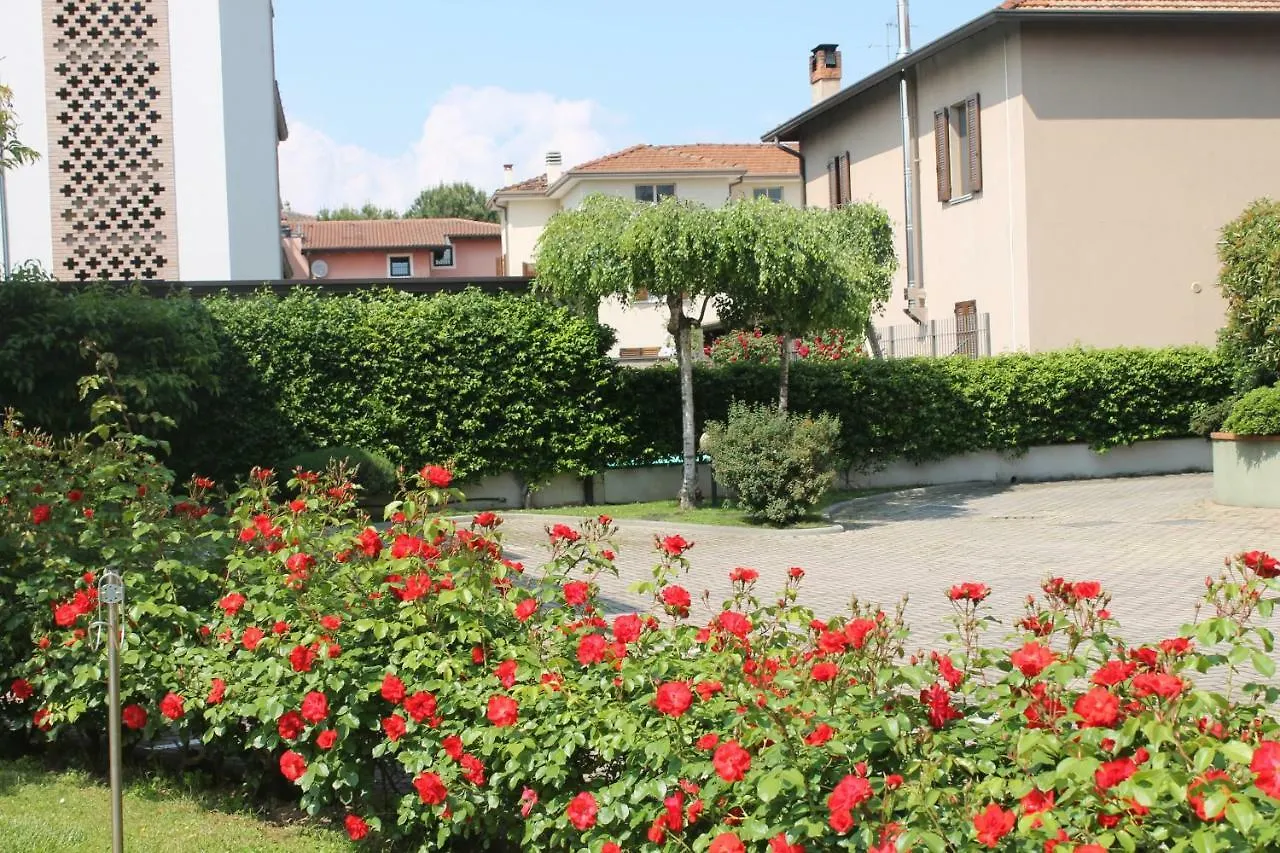 Indesenzano Apartment 代森扎诺-德尔加达
