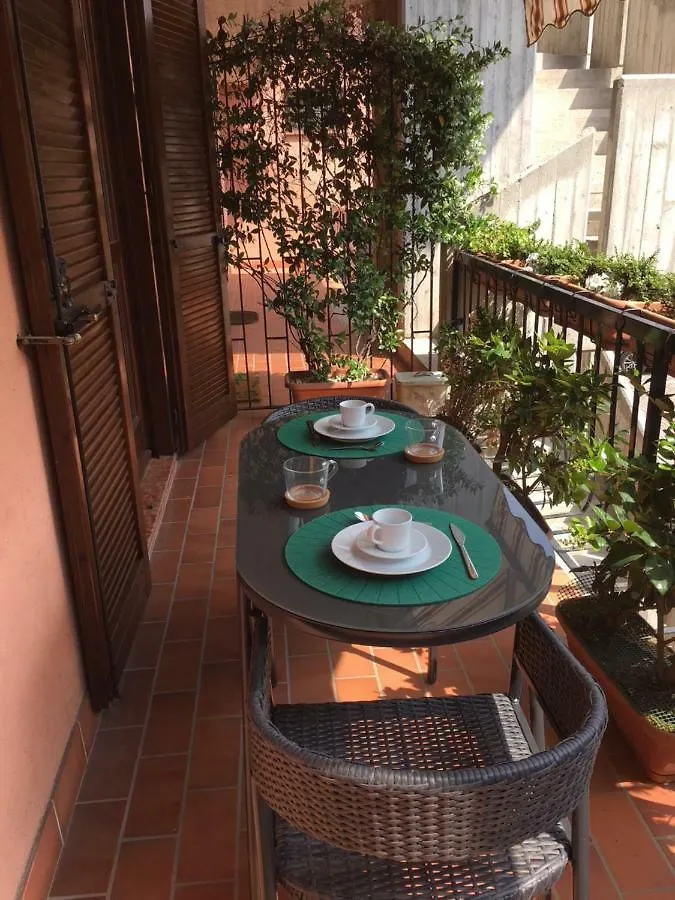 Indesenzano Apartment 代森扎诺-德尔加达 0*,  意大利