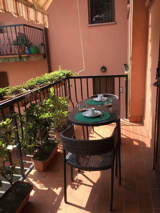 Indesenzano Apartment 代森扎诺-德尔加达