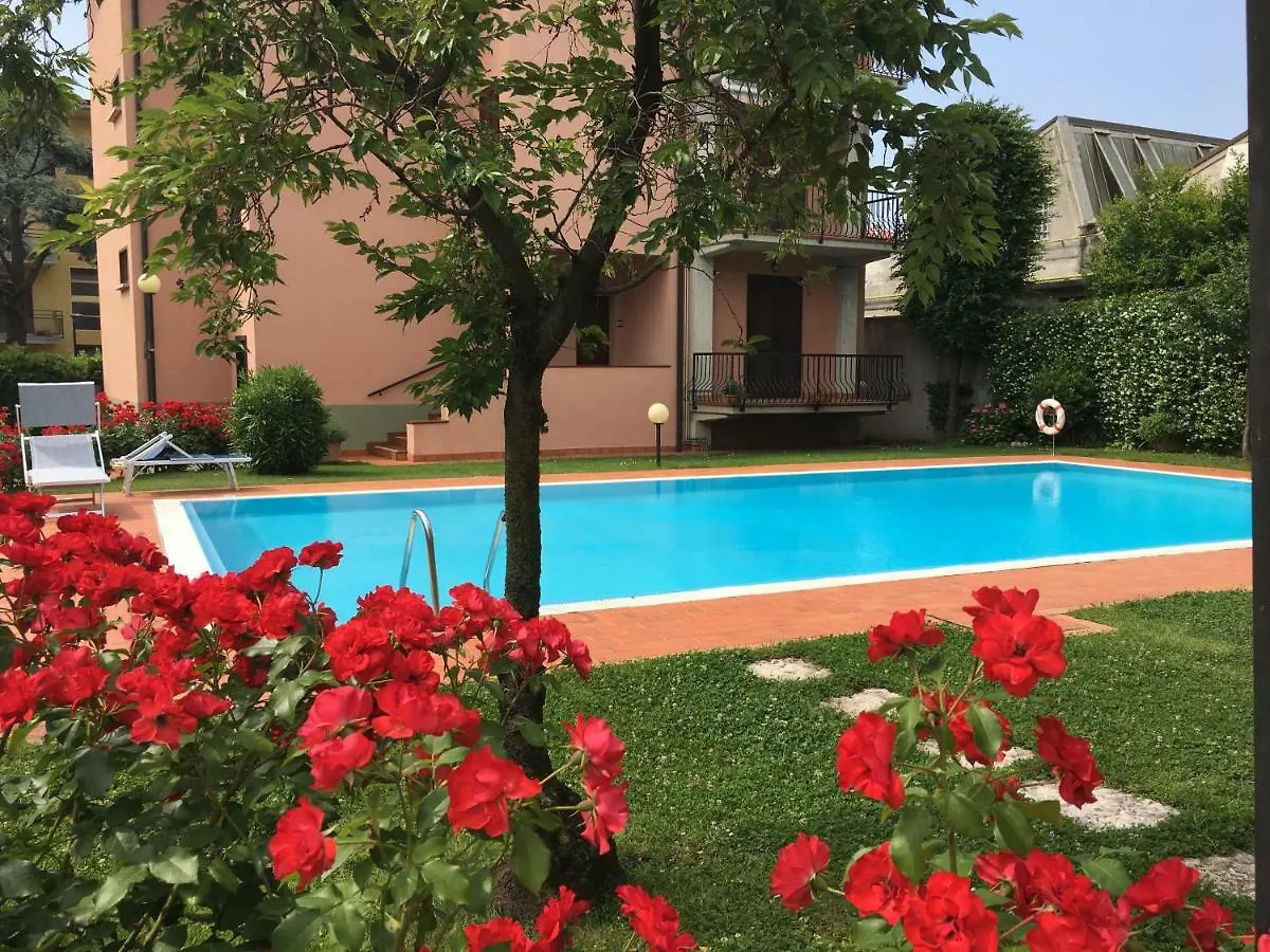 Indesenzano Apartment 代森扎诺-德尔加达