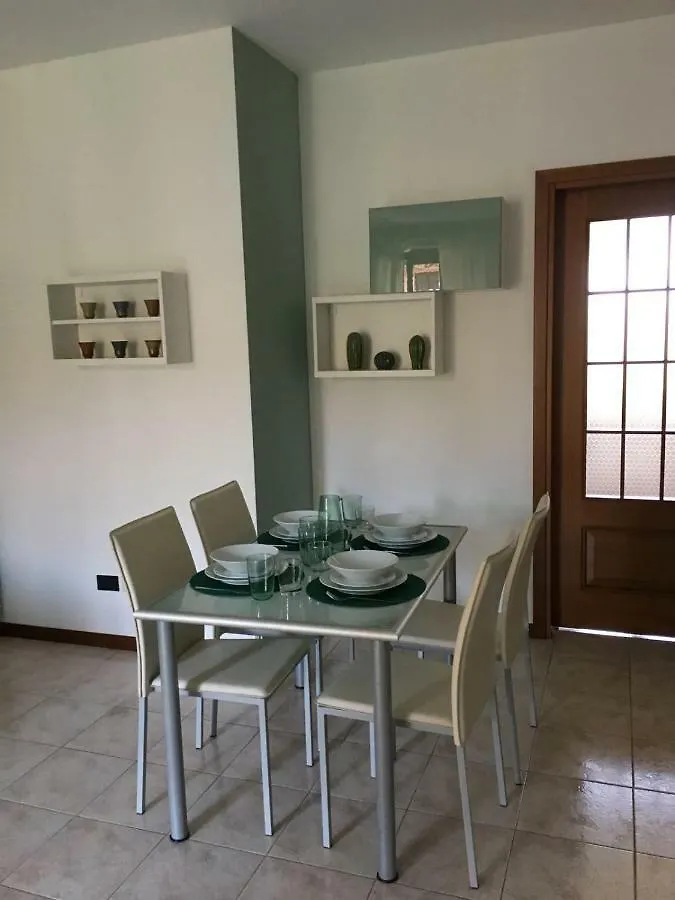 Indesenzano Apartment 代森扎诺-德尔加达 0*,