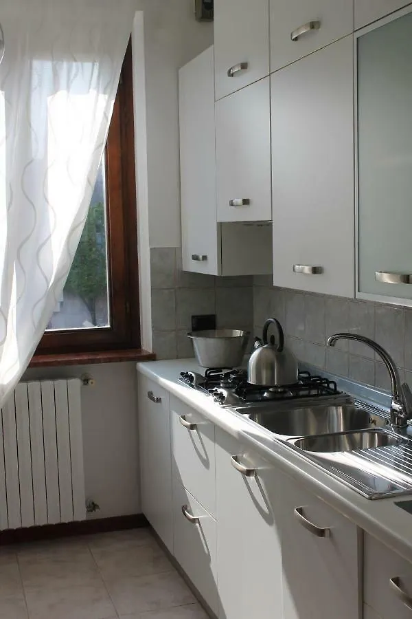 Indesenzano Apartment 代森扎诺-德尔加达