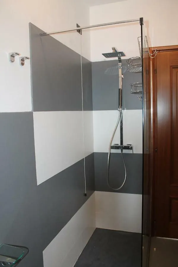 Indesenzano Apartment 代森扎诺-德尔加达 0*,  意大利